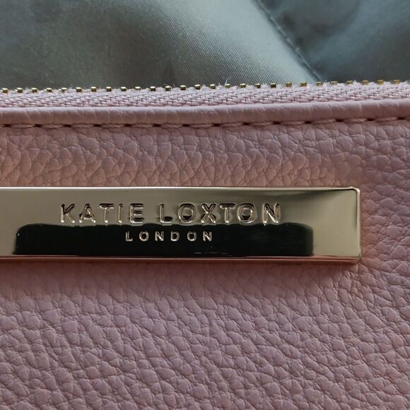 Katie Loxton  - Picture 2 of 5